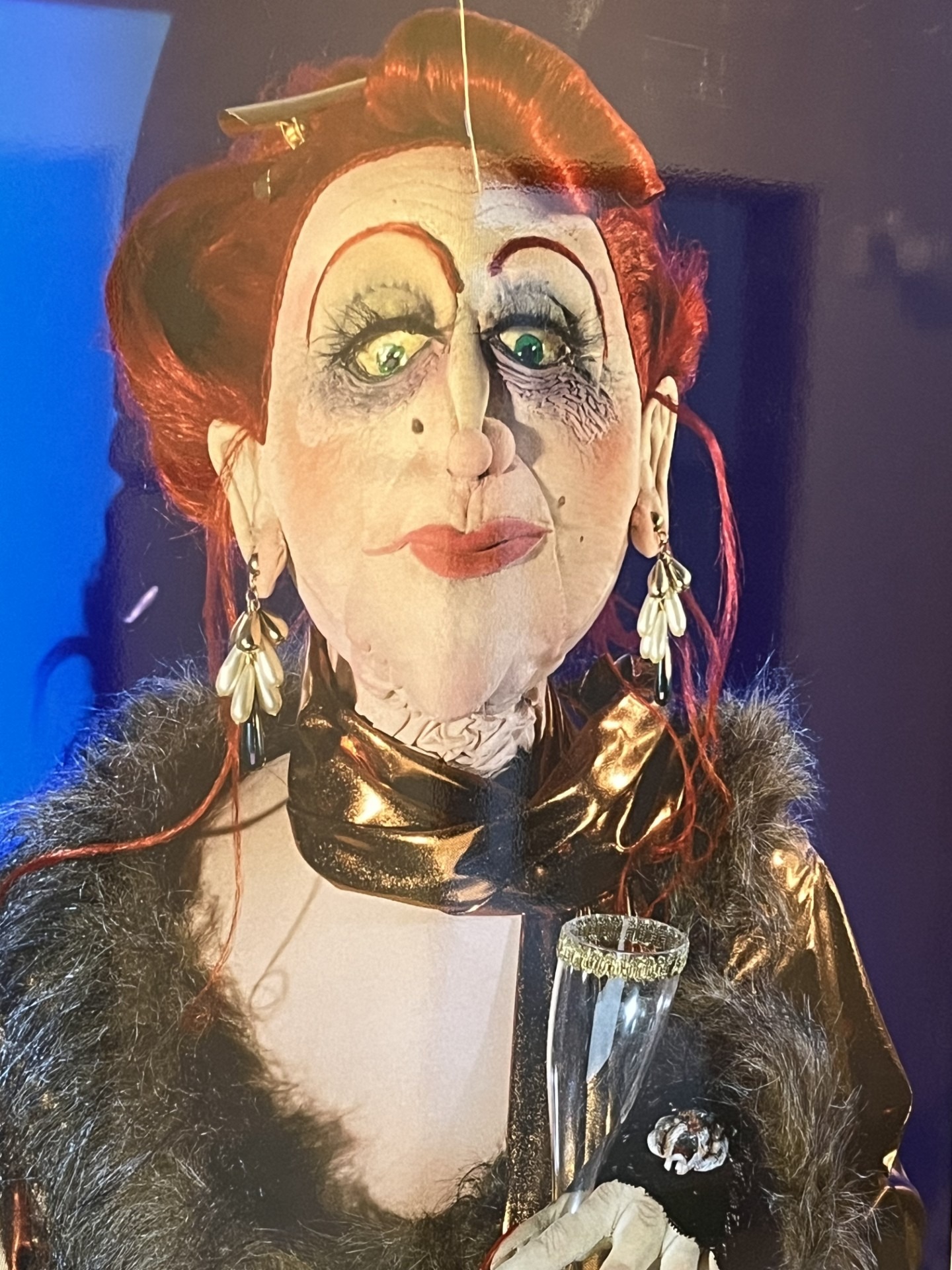 Dame mit Sektglas