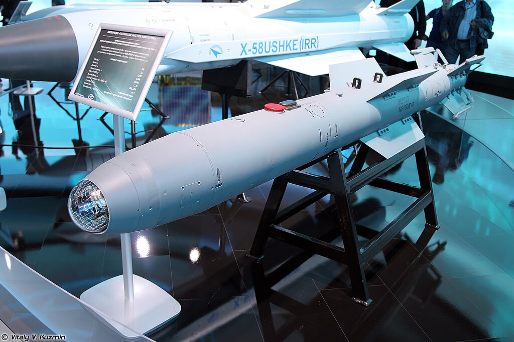 KAB-250LG-E_guided_bomb_at_MAKS-2015_01